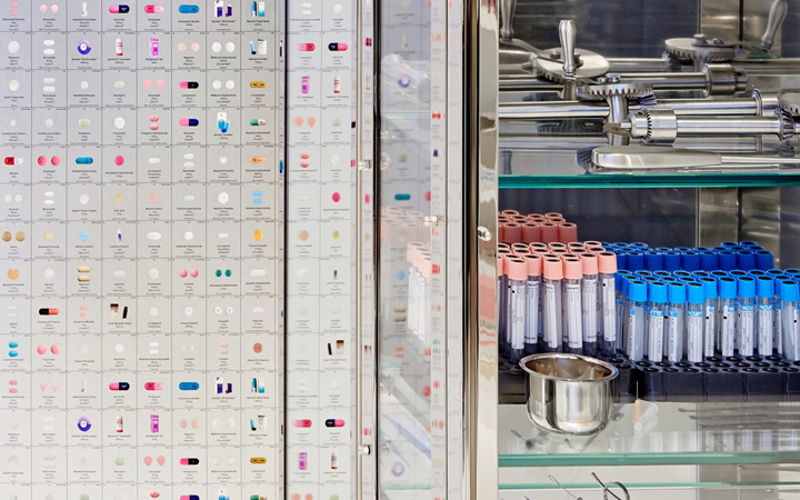 Damien Hirst . Pharmacy 2 . London