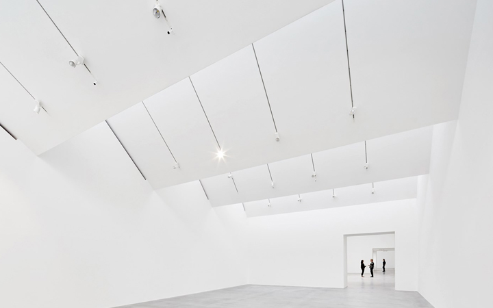 Damien Hirst . Pharmacy 2 . London